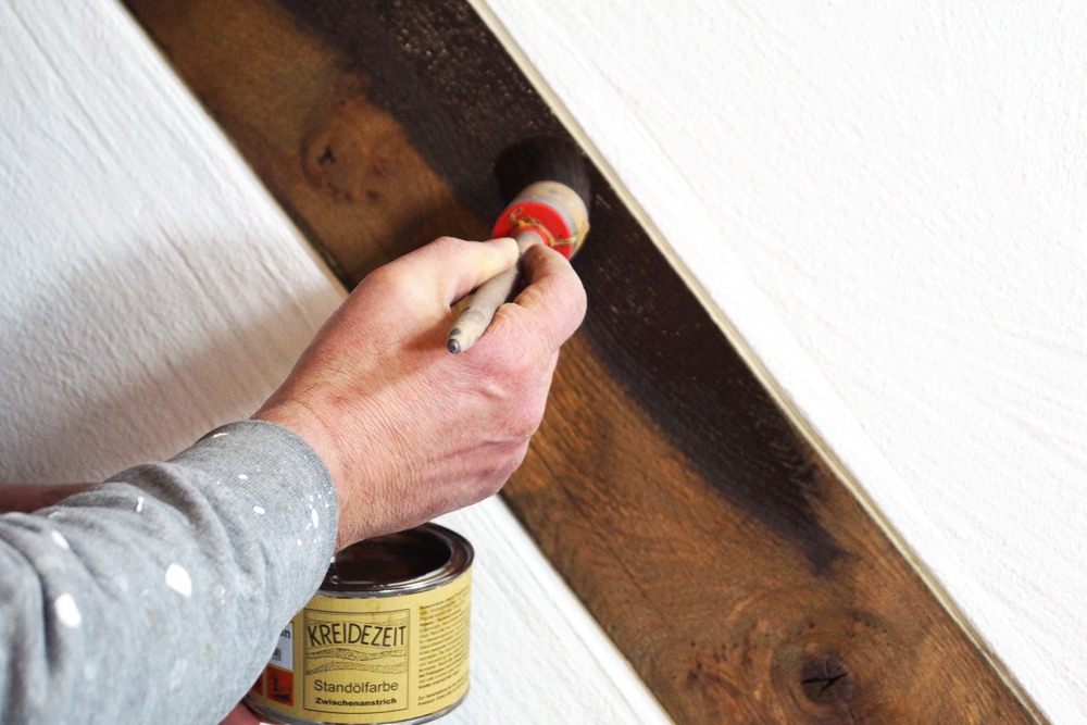 Standölfarbe, Schlussanstrich farbig